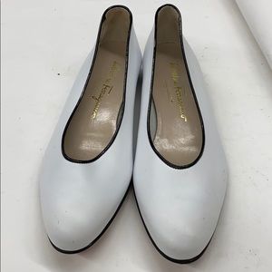 Salvatore Ferragamo white flat pumps sz 8 A